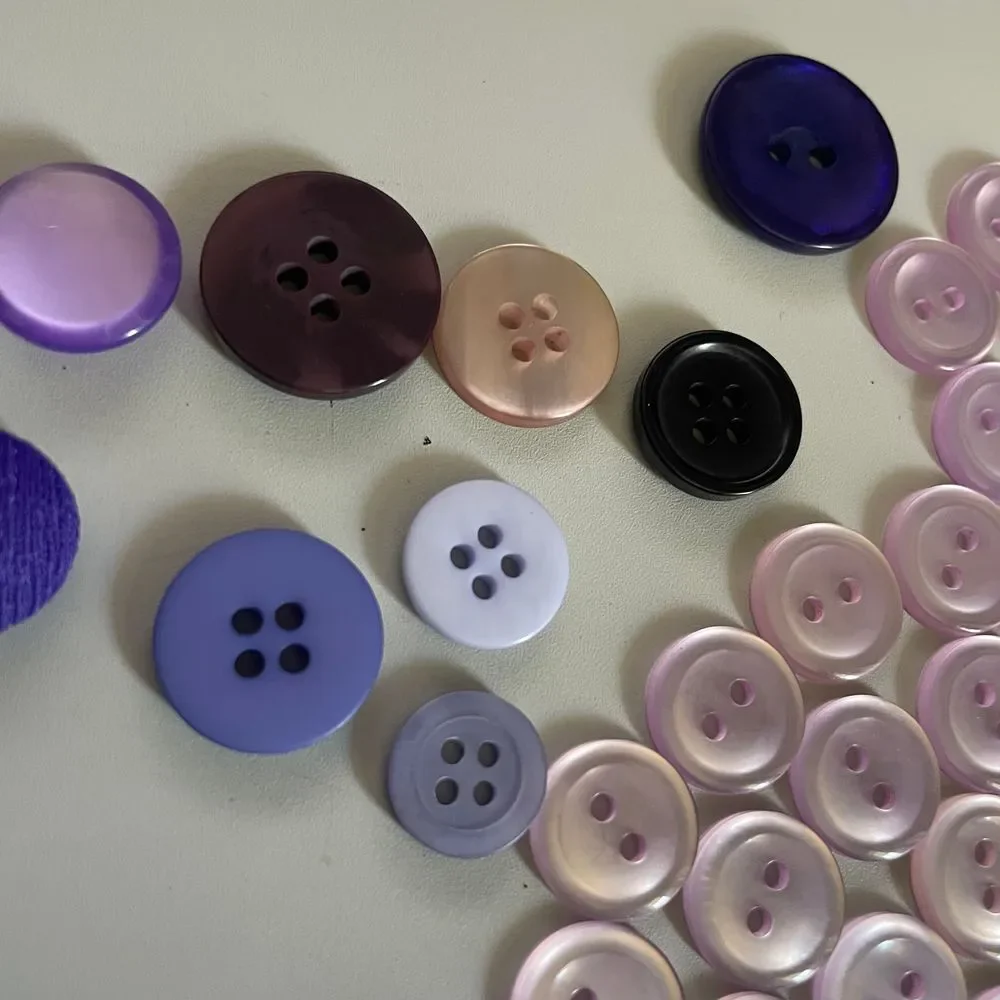 Lot sewing Clothing buttons purple lilac fabric plastic‎  varied sizes